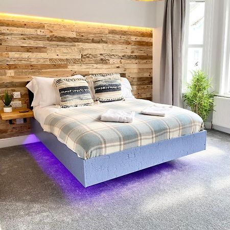 Cloud9 Guest House - By Coastline Retreats - Newly Renovated, Beautiful Ensuite Rooms Near Seafront In Town Centre, Netflix, Superfast Wifi, Communal Kitchen ボーンマス エクステリア 写真
