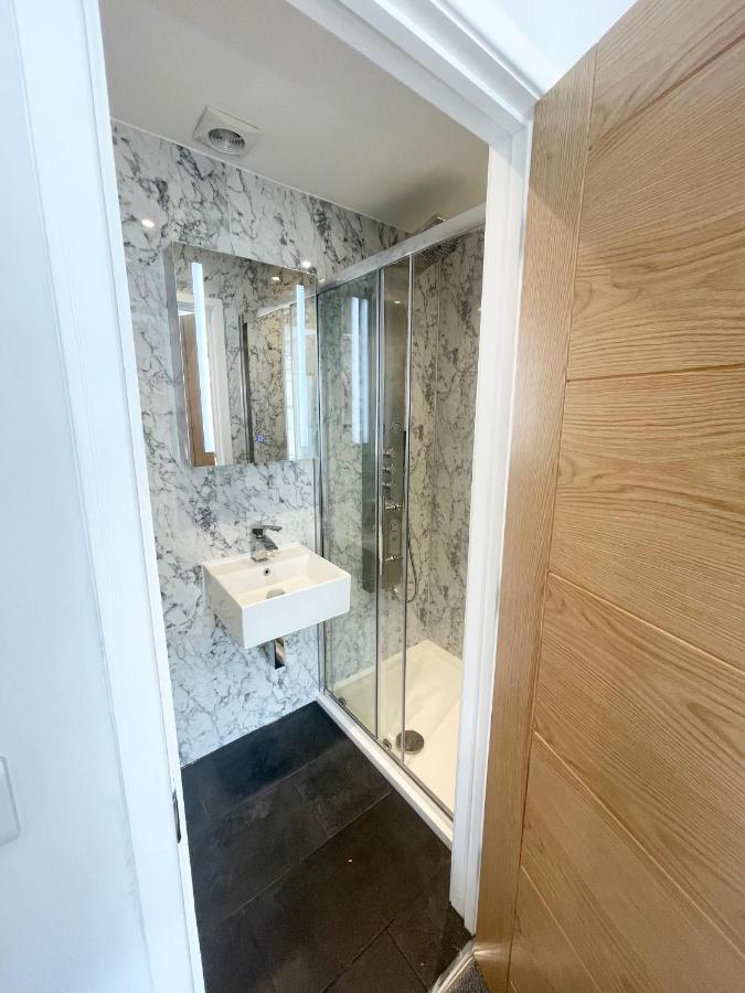 Cloud9 Guest House - By Coastline Retreats - Newly Renovated, Beautiful Ensuite Rooms Near Seafront In Town Centre, Netflix, Superfast Wifi, Communal Kitchen ボーンマス エクステリア 写真