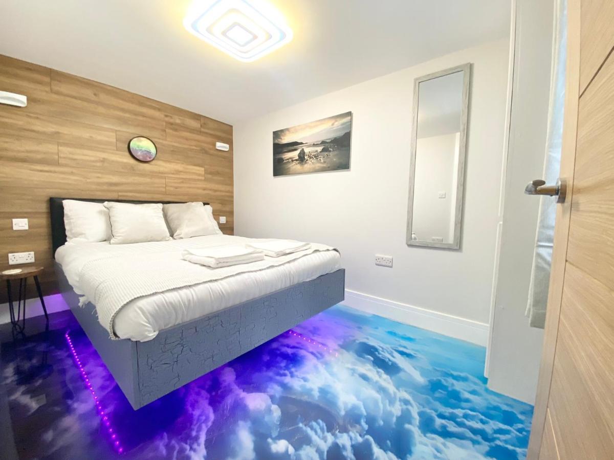 Cloud9 Guest House - By Coastline Retreats - Newly Renovated, Beautiful Ensuite Rooms Near Seafront In Town Centre, Netflix, Superfast Wifi, Communal Kitchen ボーンマス エクステリア 写真