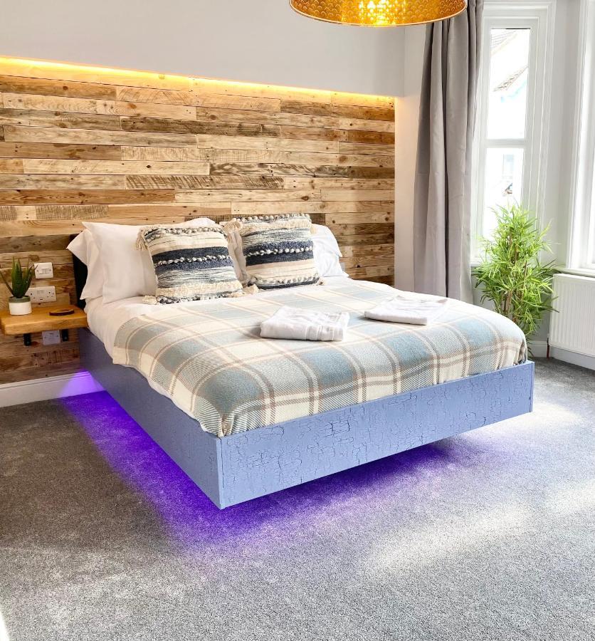 Cloud9 Guest House - By Coastline Retreats - Newly Renovated, Beautiful Ensuite Rooms Near Seafront In Town Centre, Netflix, Superfast Wifi, Communal Kitchen ボーンマス エクステリア 写真
