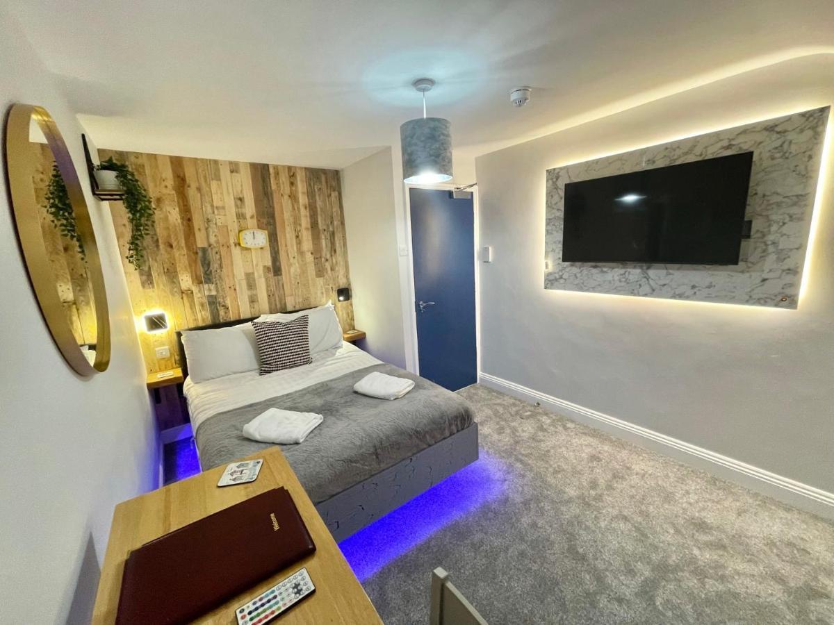 Cloud9 Guest House - By Coastline Retreats - Newly Renovated, Beautiful Ensuite Rooms Near Seafront In Town Centre, Netflix, Superfast Wifi, Communal Kitchen ボーンマス エクステリア 写真
