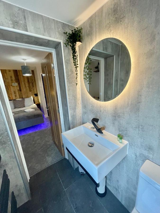 Cloud9 Guest House - By Coastline Retreats - Newly Renovated, Beautiful Ensuite Rooms Near Seafront In Town Centre, Netflix, Superfast Wifi, Communal Kitchen ボーンマス エクステリア 写真